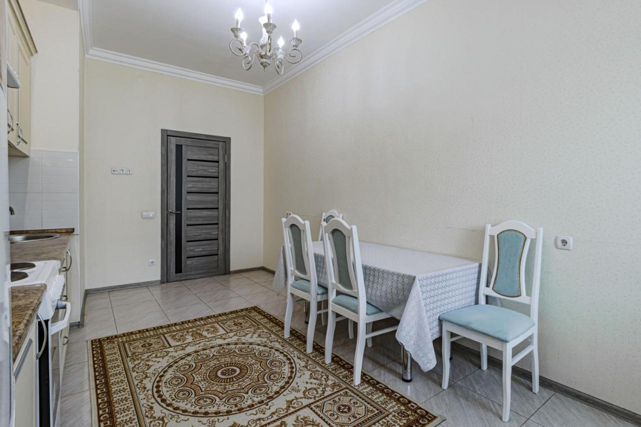 Apartments Lux 53/141 Астана Экстерьер фото
